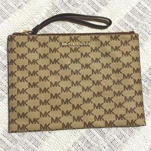 Michael Kors jet set wristlet